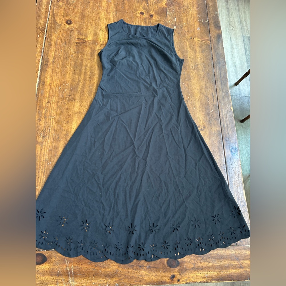 Sleeveless Black Maxi Skirt with Laser-Cut Floral Hem
